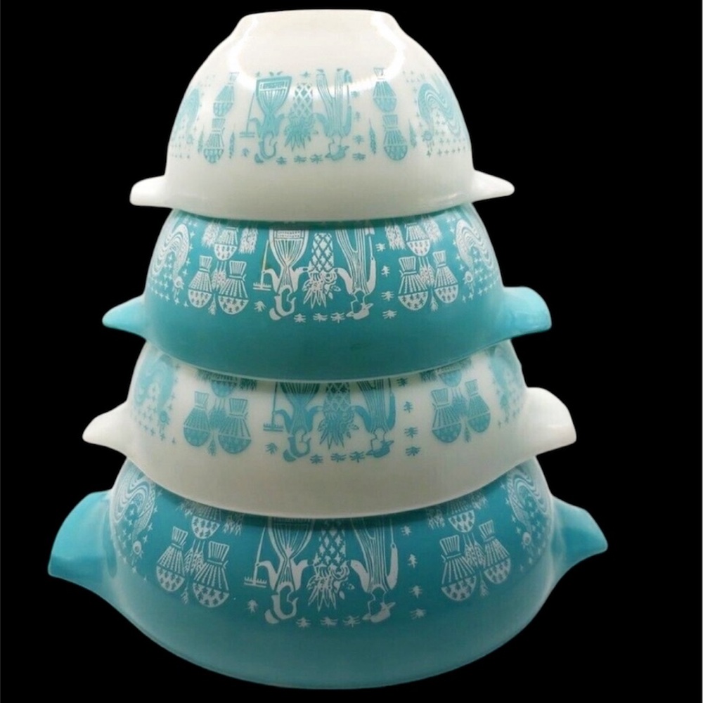 Pyrex Amish Buttermilk Set of Four Ceramic Nesting Bowls, Vintage